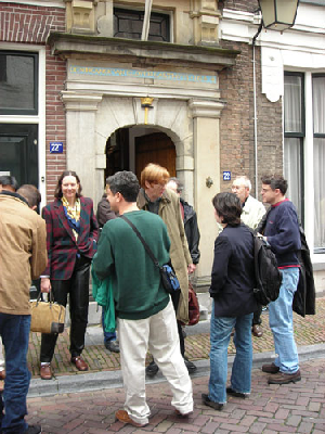 sinteloyentrance.jpg
